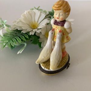 Sweet Little Porcelain Swans w/Girl Trinket Box